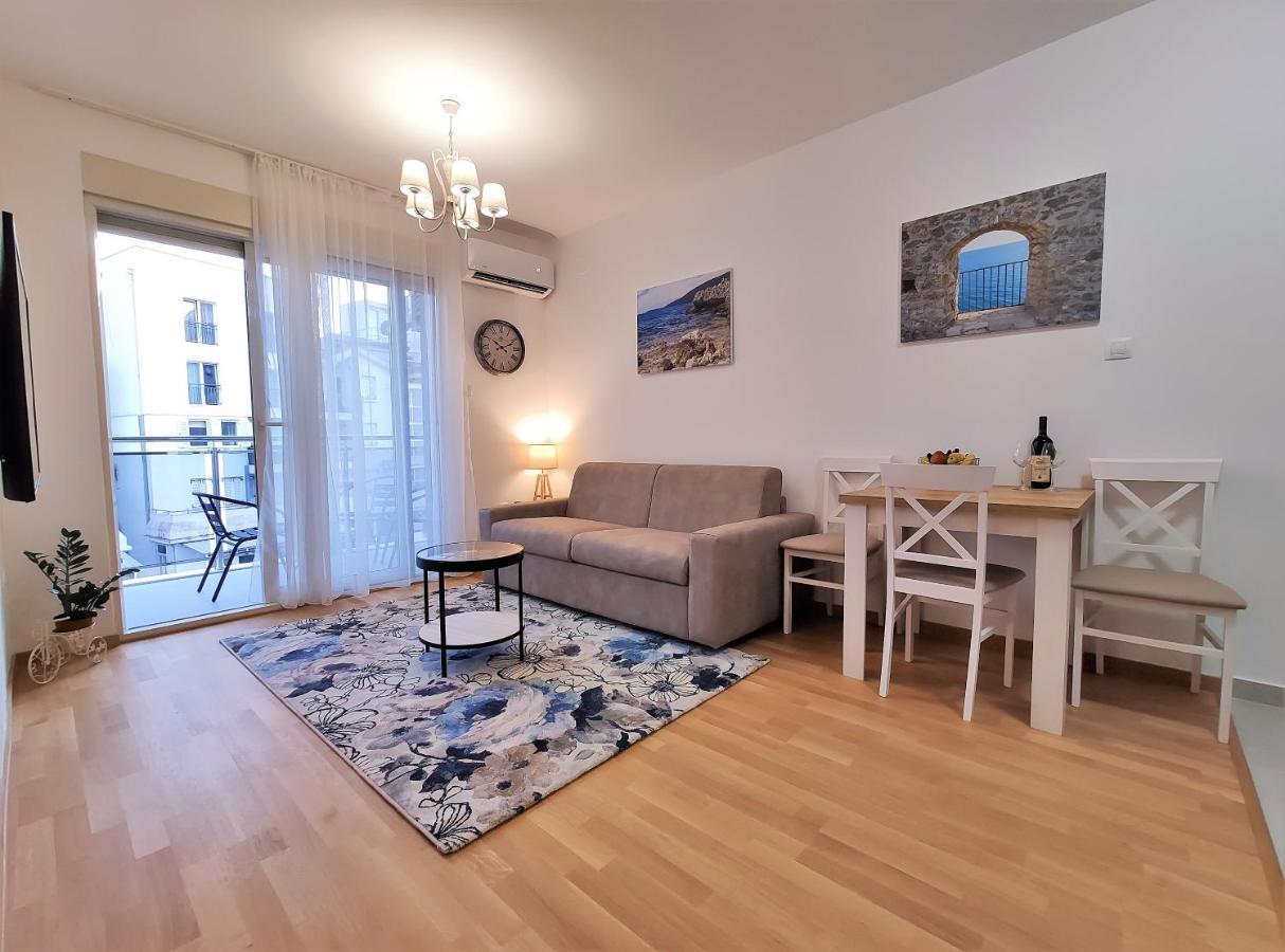Apartment Kala & *